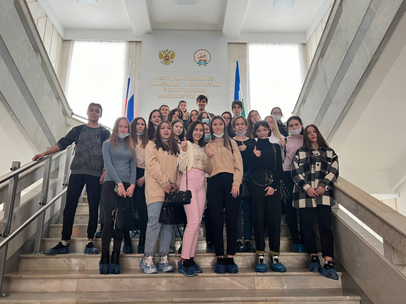 Для студентов Башкирского кооперативного техникума была организована познавательная экскурсия в музей истории парламента Республики Башкортостан